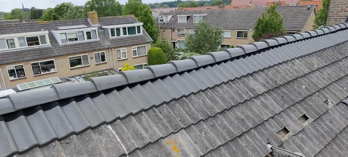 Vernieuwd pannendak op een rijwoning